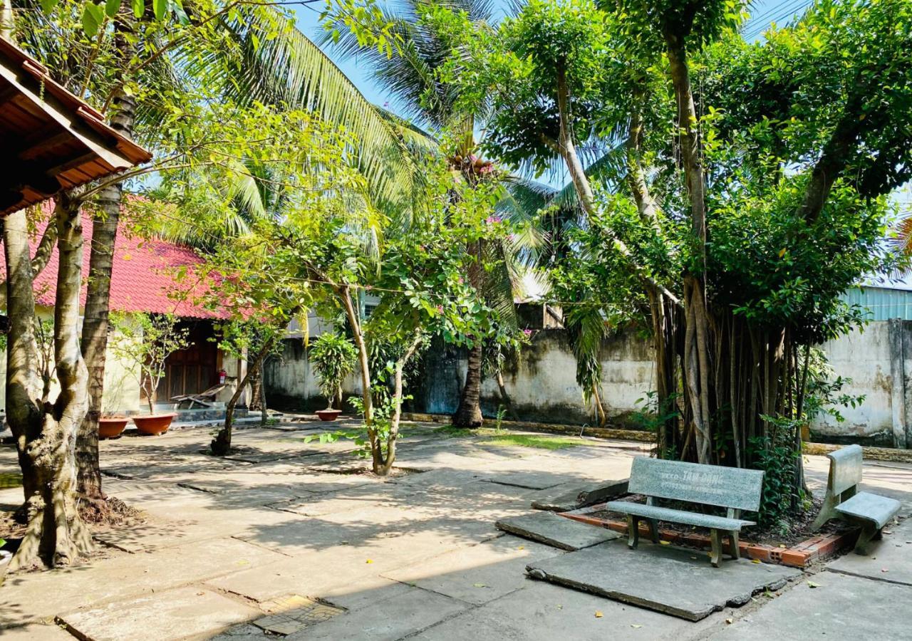 Hotel Khach San Sao Mai Ben Tre Exterior foto