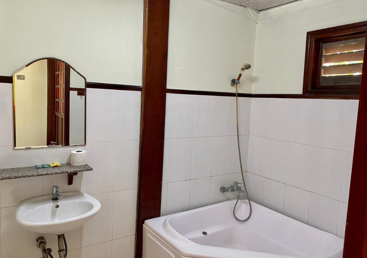 Hotel Khach San Sao Mai Ben Tre Exterior foto